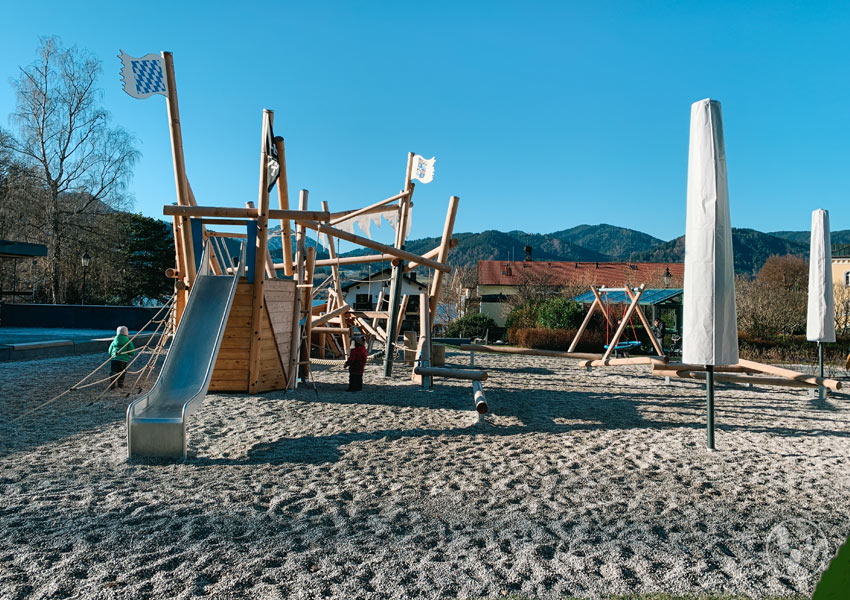 Neuer Spielplatz in Tegernsee nahe der Seepromenade. 