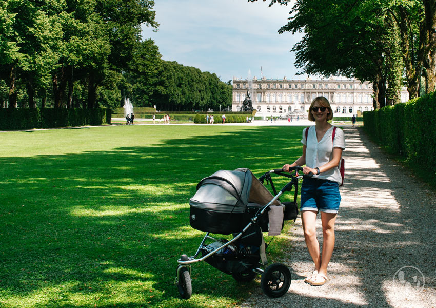 Wandern mit Kinderwagen auf der Herreninsel