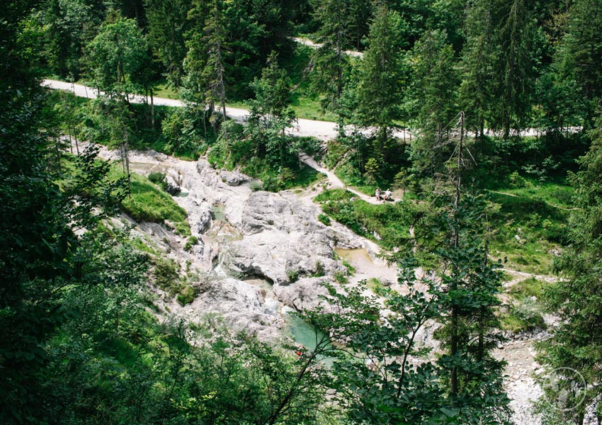 Blick ins Tal bei der Wanderung zur Siebenhütten mit Kinderwagen