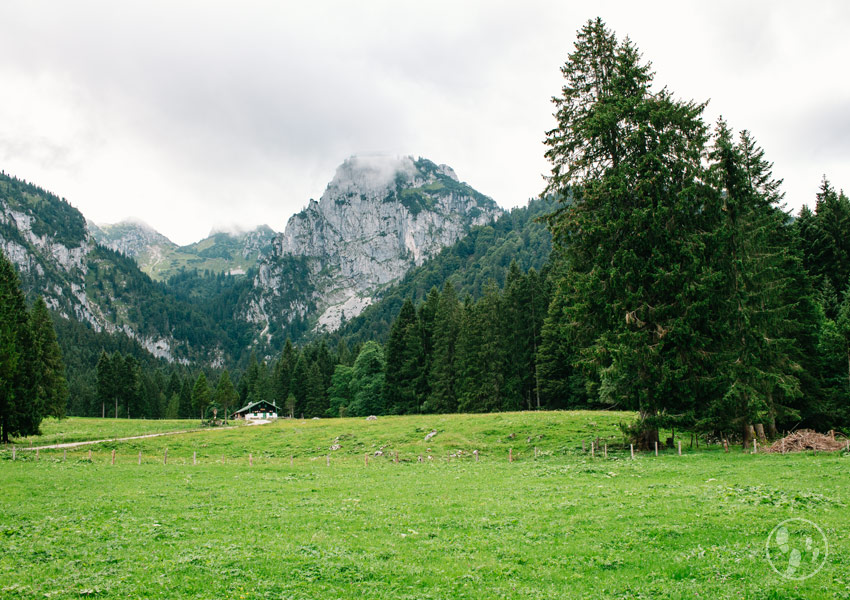 Hintere Längentalalm mit Benediktenwand