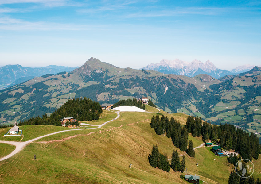 Panorama bei der kinderwagenwanderung in kitzbühel