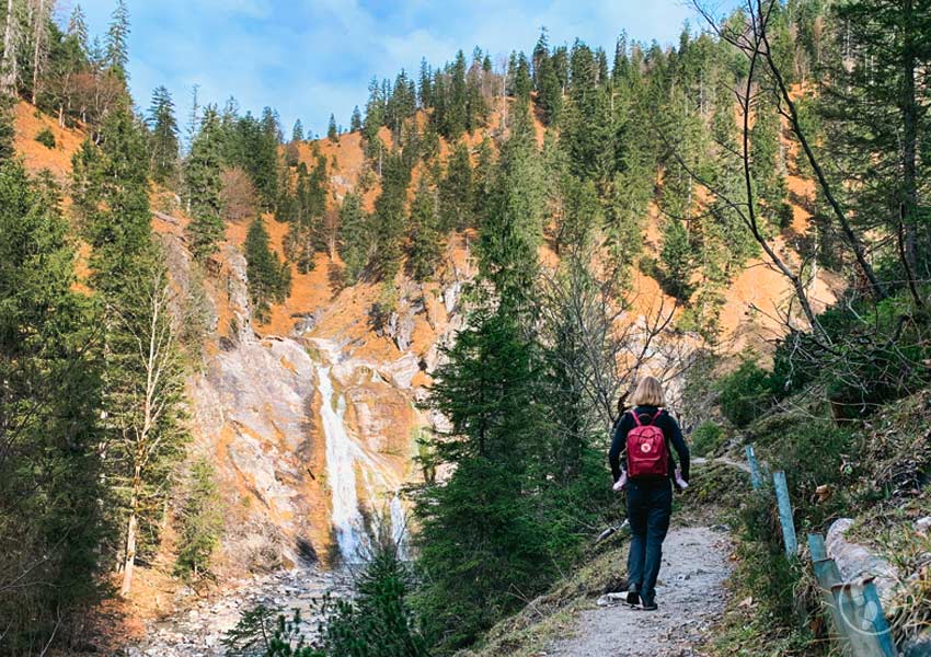 Wanderweg zum Glasbachwasserfall in der Jachenau