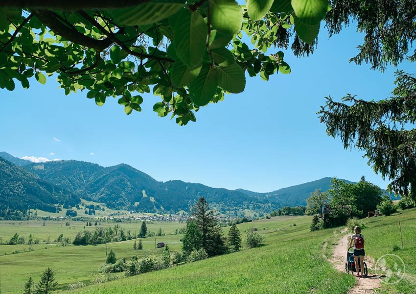 Wandern mit Kinderwagen bei Oberammergau