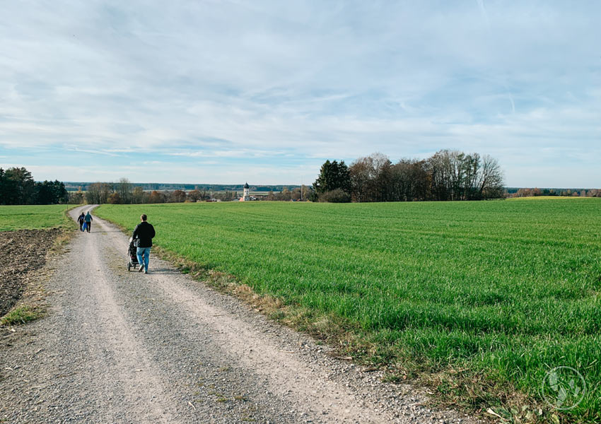 Wandern mit Kinderwagen bei Aying