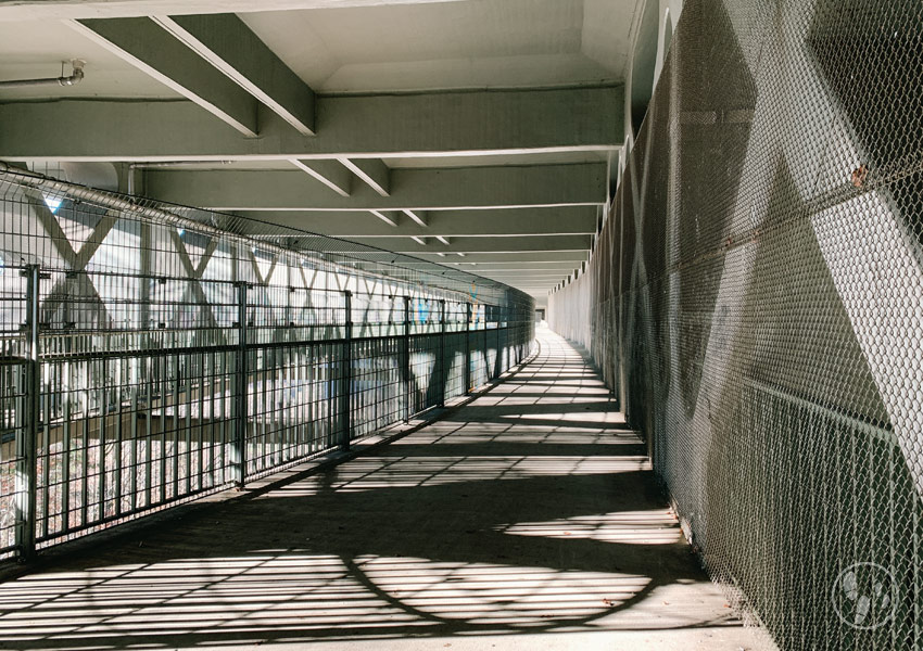 Unter der Weyarner Autobahnbrücke übers Mangfalltal