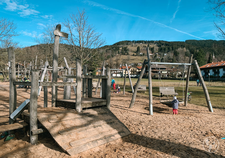 Spielplatz am Schliersee mit Blick auf die Schliersbergalm