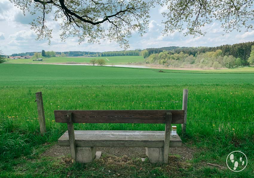 Bank mit Blick auf den Egglburger see 